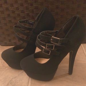 “Triple threat” high heels